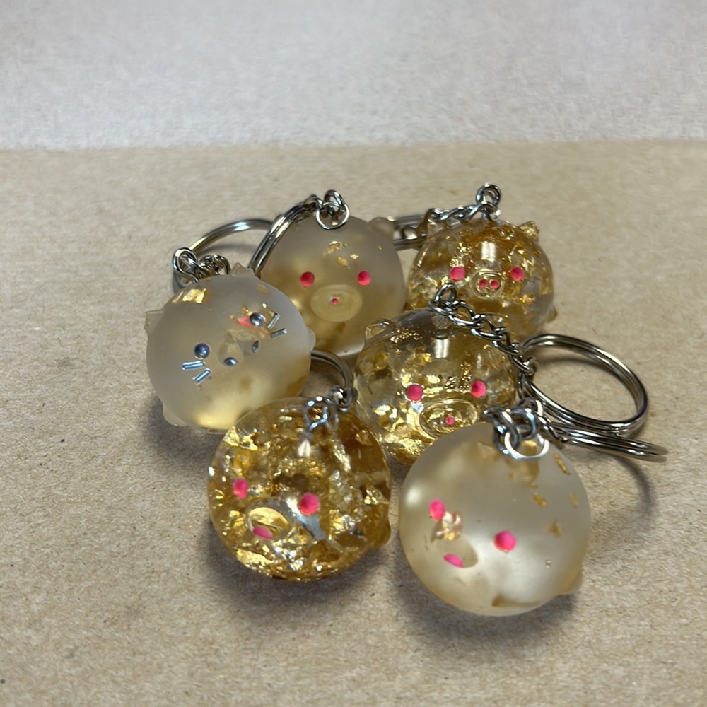 Matte and mirror pack of 7 clear with gold flakes cartoon animal keychains